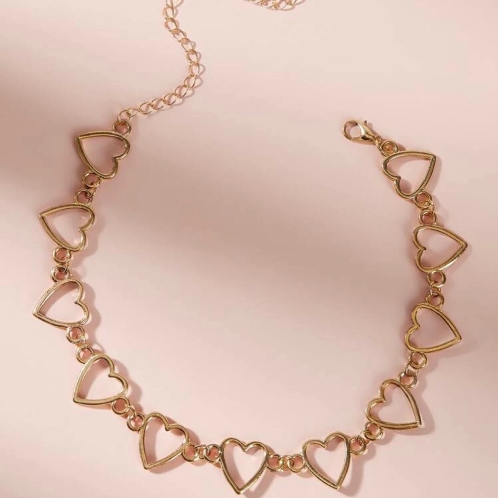 3/$30 💛 All around Heart Choker - Picture 2 of 12